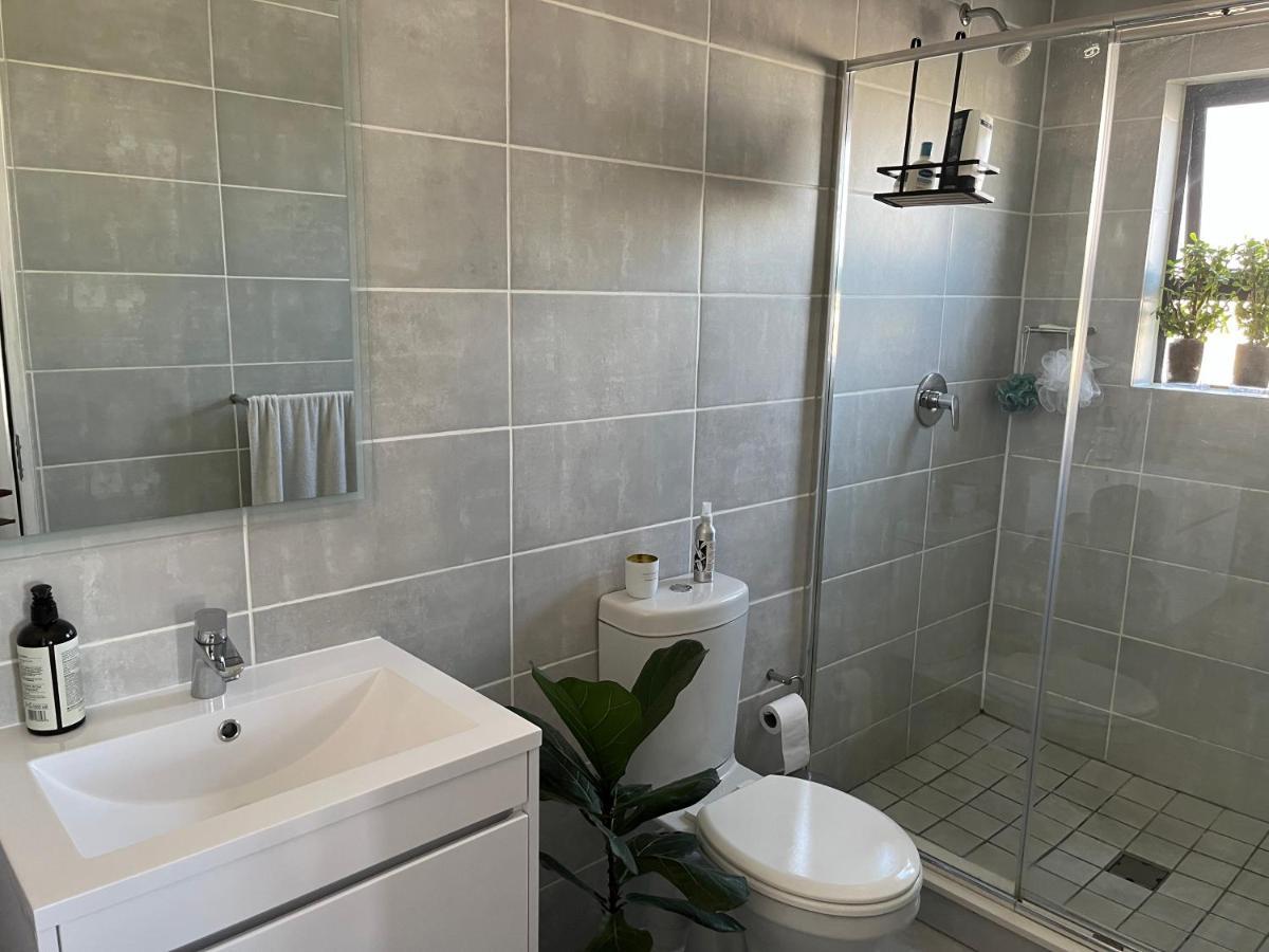 Luxury One Bedroom Apartment Somerset West Eksteriør billede